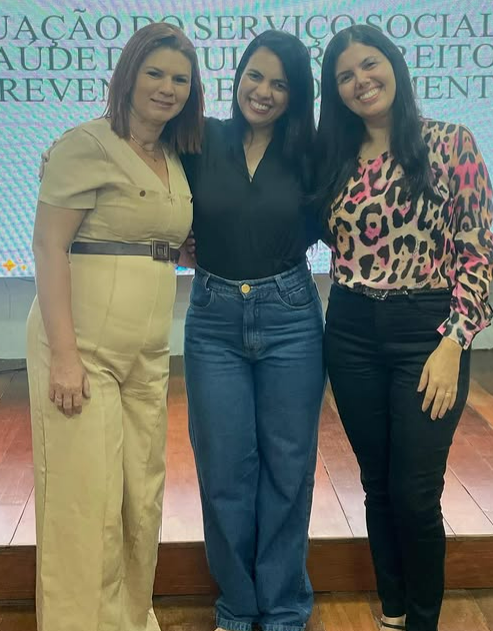 Profa. Lívia Monteiro com convidadas no evento
