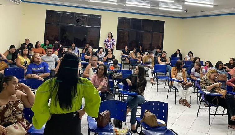 Público atento durante a oficina